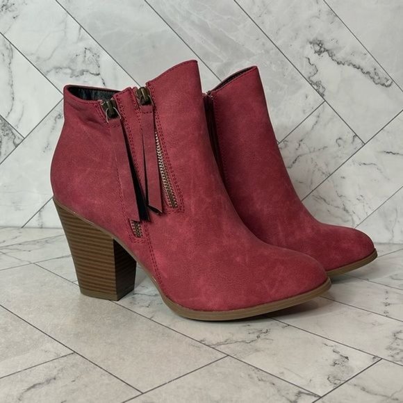 NWT Journee Collection Womens Red Vally Cloth Ankle Boot Shoe Size 8M - Picture 2 of 9